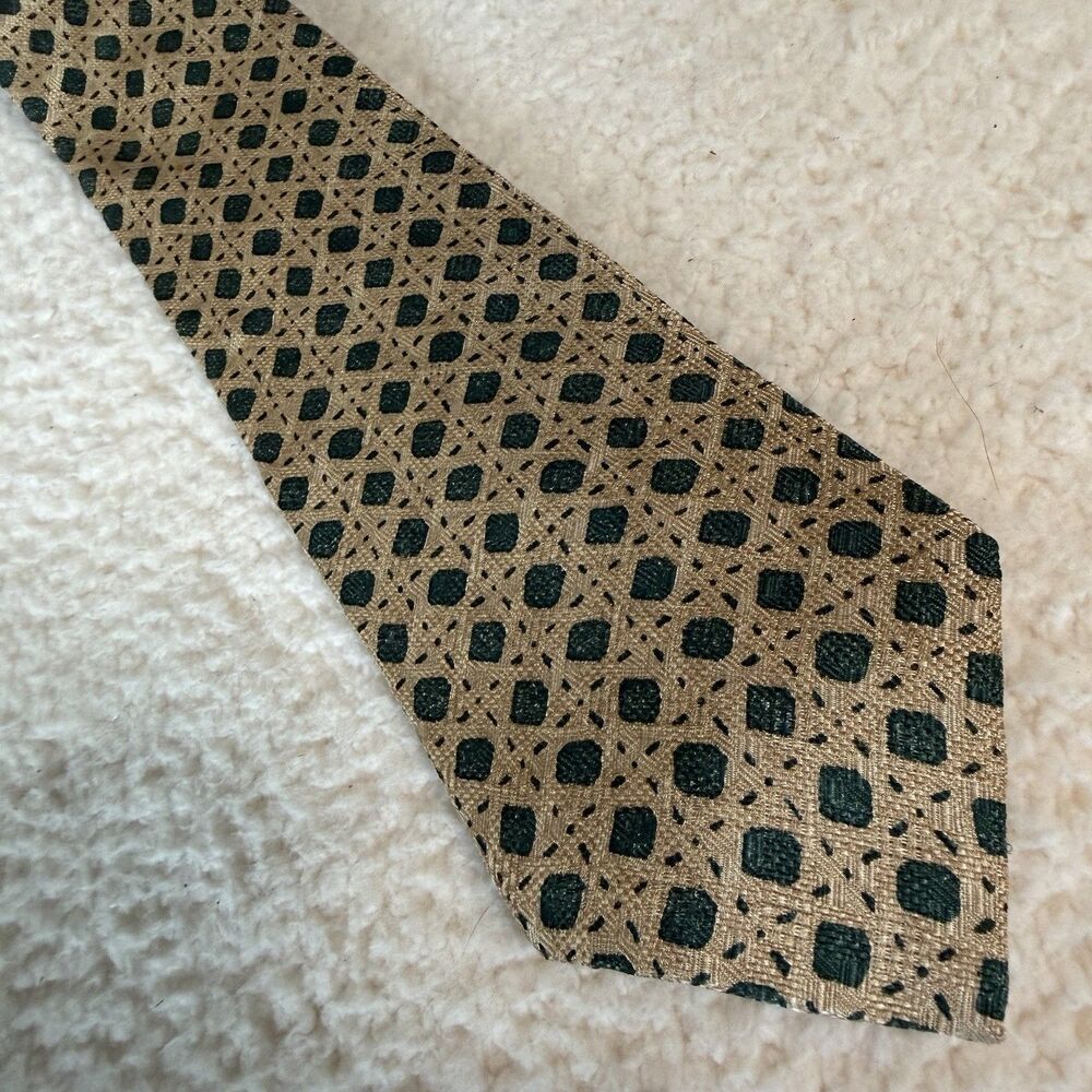 Vintage Men Tommy Hilfiger 100% Silk Printed in Italy Neck Tie (Made in USA)